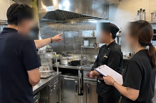 식당 주방 현장 점검 모습